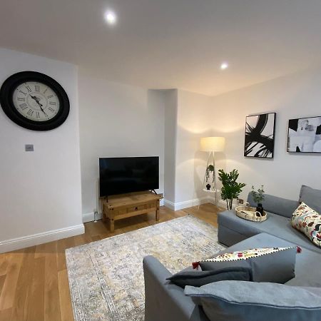 Fantastic Spacious Garden Flat With Own Private Entrance Лондон Екстериор снимка